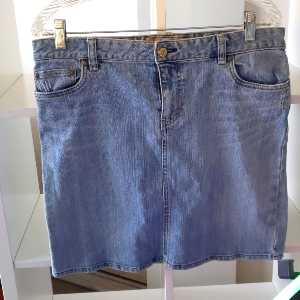 Short jean skirt